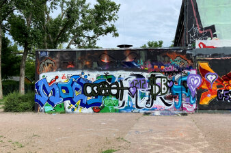 Graffiti-Schriftzüge an der Wall-of-Fame an der Domizilwand
